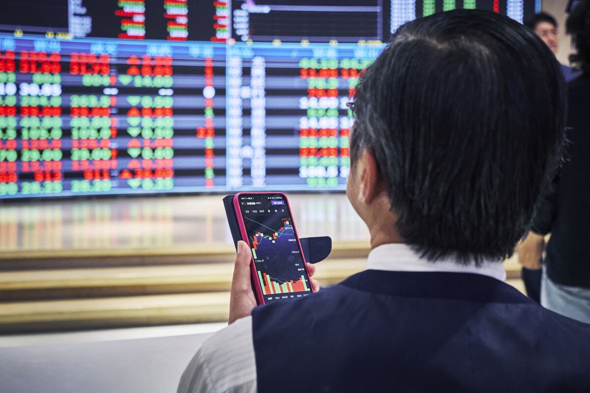 Taiwan Brokers Freeze Buy Orders for China Military Stocks, ETFs