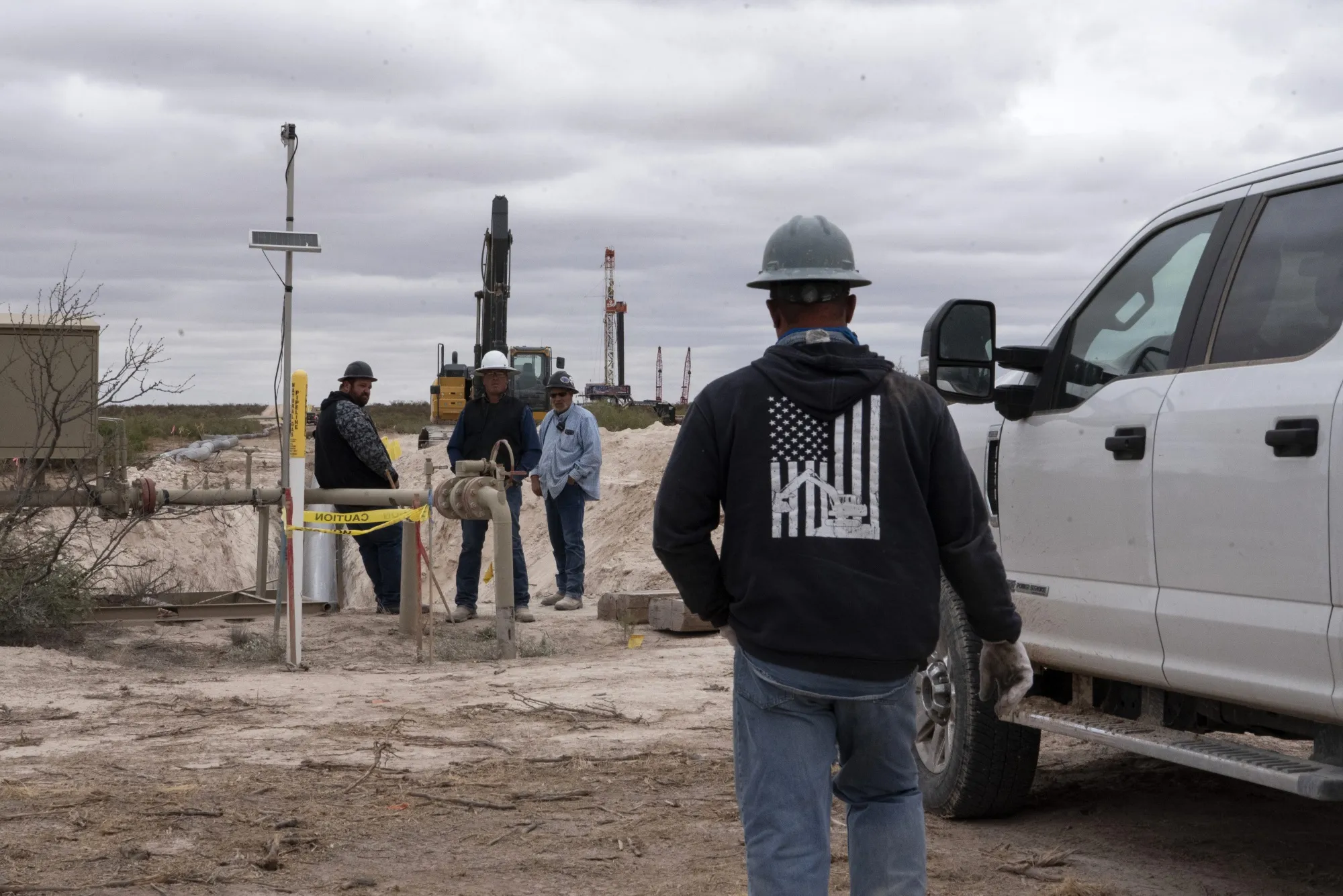 Workers with S&amp;J Contractors lay a pipeline in Lea County, New Mexico, US, on Thursday, Sept. 10, 2020. With the US&nbsp;oil industry reeling from the collapse in demand this year, the New Mexico shale patch has emerged as the go-to spot for drillers desperate to squeeze crude from the ground without bleeding cash. There’s just one problem: President&nbsp;Biden wants to ban new fracking there.