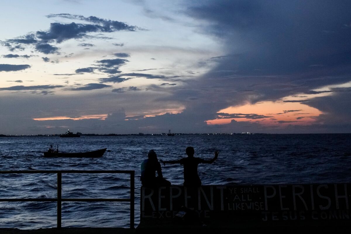 Photo: Bloomberg Context of the Maritime Emergency