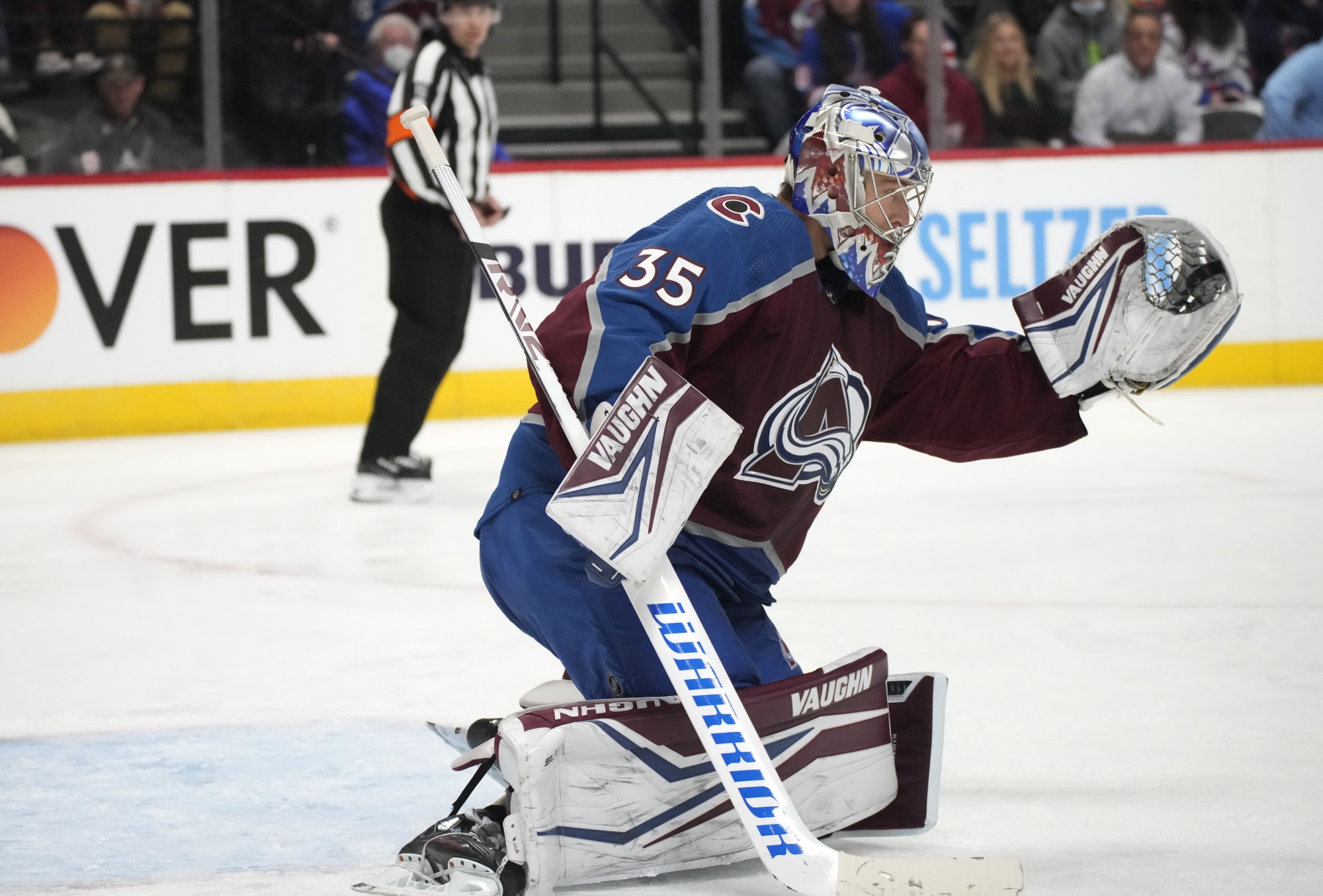 Colorado Avalanche goaltender Darcy Kuemper leaves game after