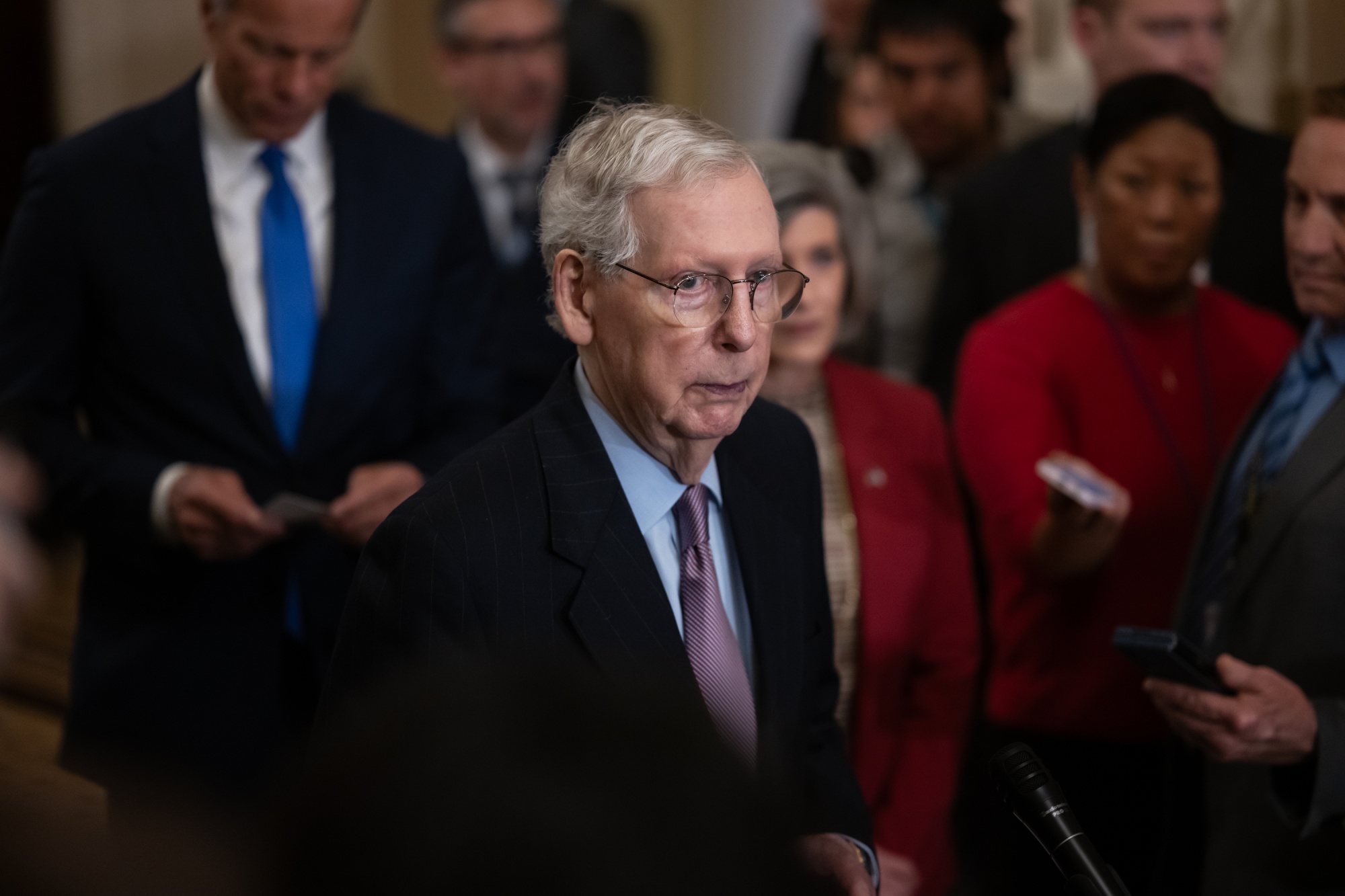 McConnell Steps Down From Leadership in Bow to Trump - Bloomberg