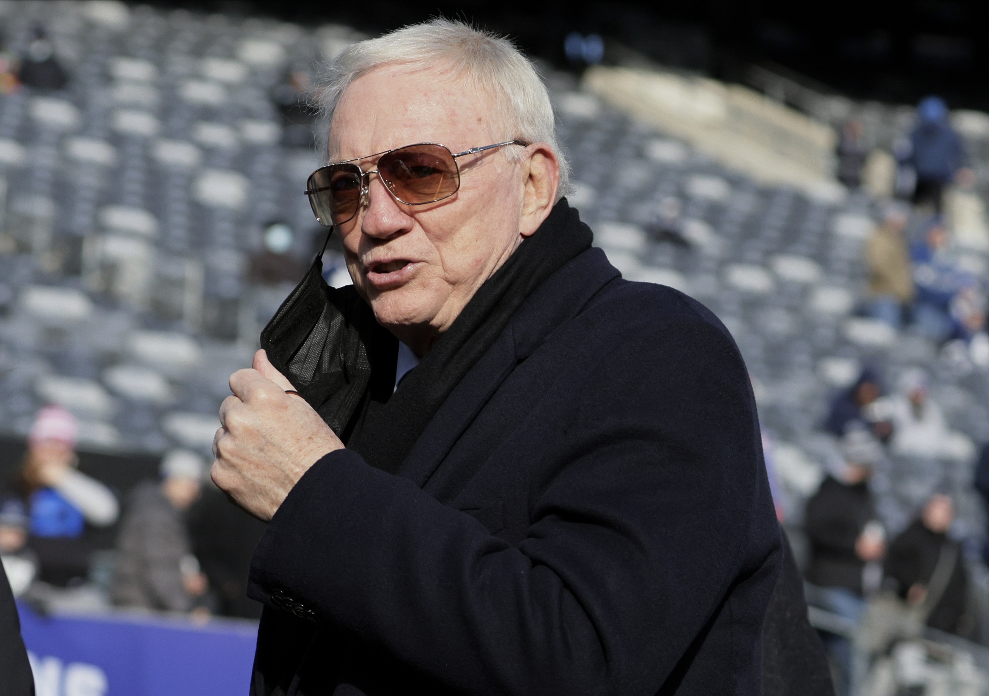 Woman Sues Cowboys' Jerry Jones, Says He's Biological Father - Bloomberg