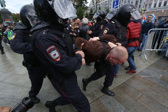 Hundreds Detained in Moscow on Second Weekend of Protests