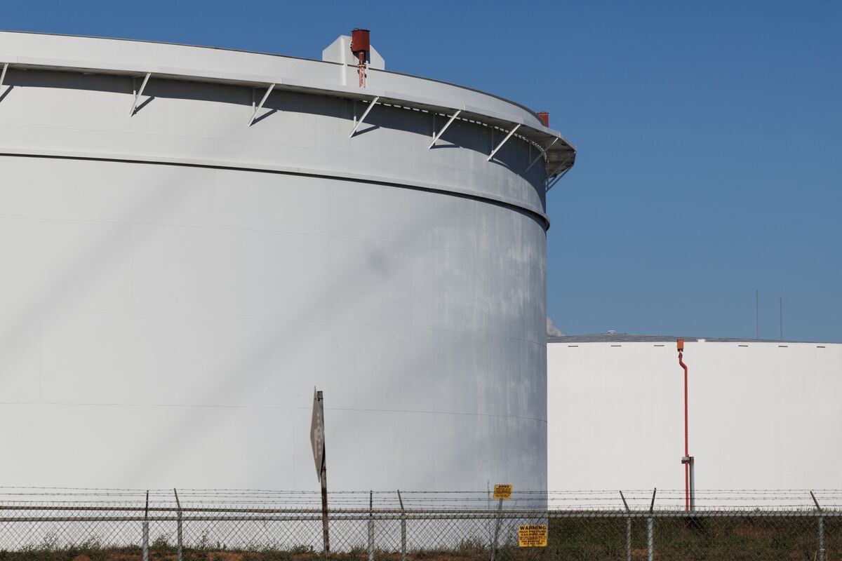 Oil Prices Will Soon Converge to Reflect Crisis, IEA Says - Bloomberg.com image