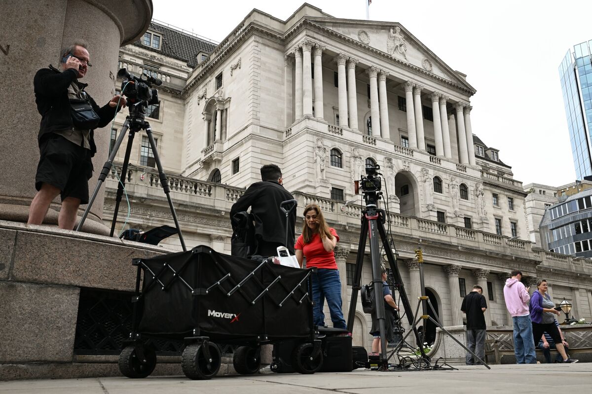 Bank of England May Be Done With Rate Cuts, Economists Warn