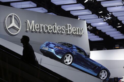 Daimler Cuts 2012 Profit Forecast After Quarterly Earnings Drop