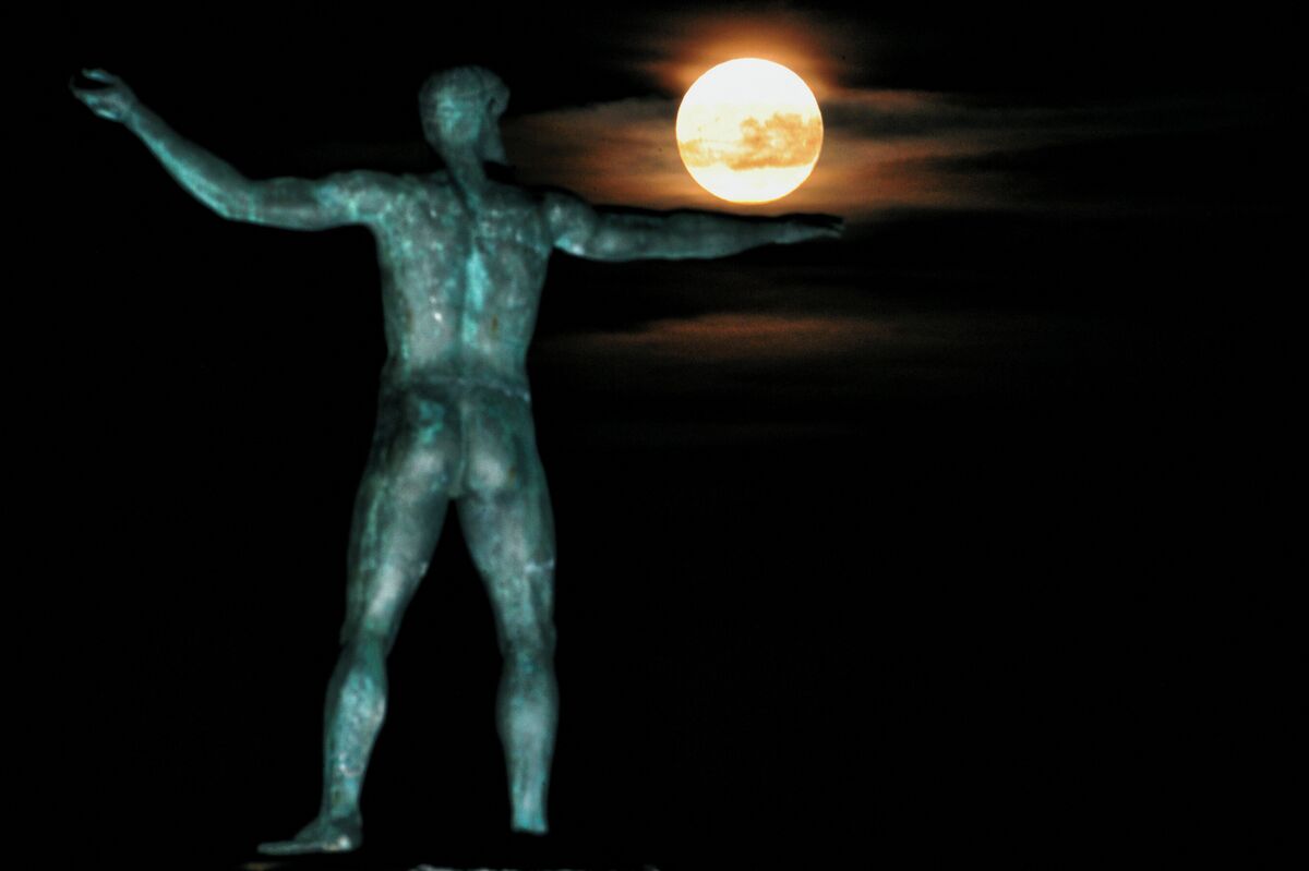 Crypto vs. Lunar Real Estate: Which Investment Is Out of This World?
