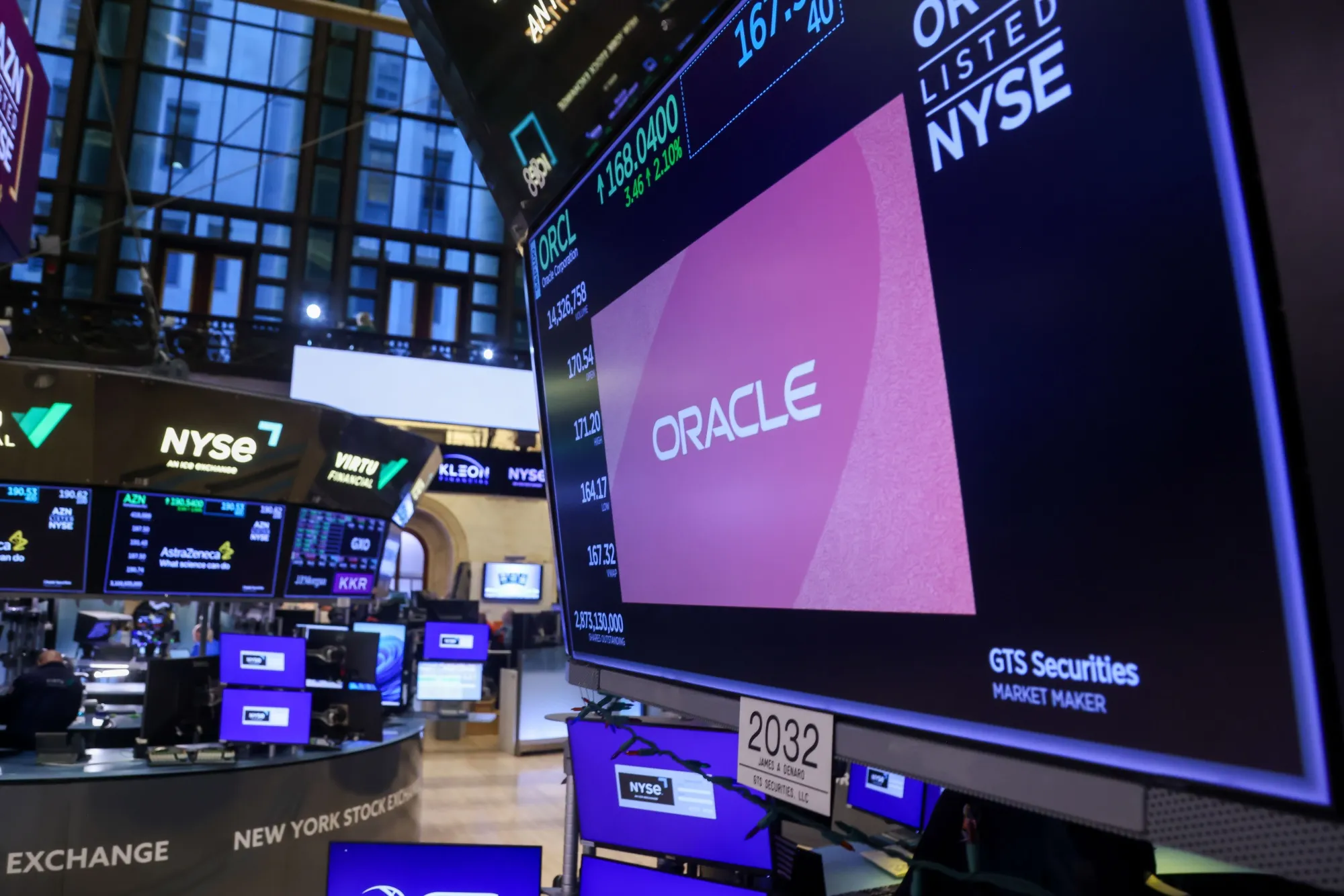 Biển hiệu của Oracle Corp. trên sàn giao dịch chứng khoán New York.
