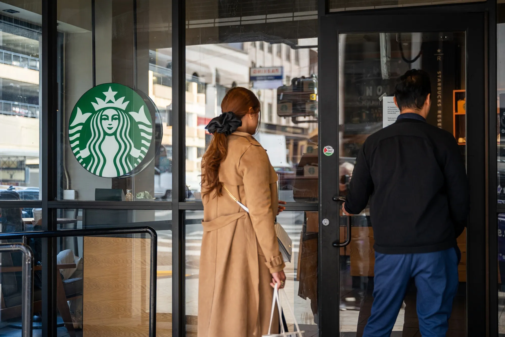 スターバックス、既存店売上高が増加に転じる－海外市場好調 - Bloomberg