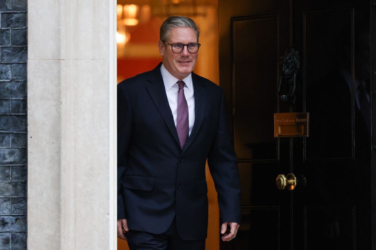 🟪"Keir Starmer: La Prova di Fedele Leader a Meno di un Anno dal Suo Incarico"