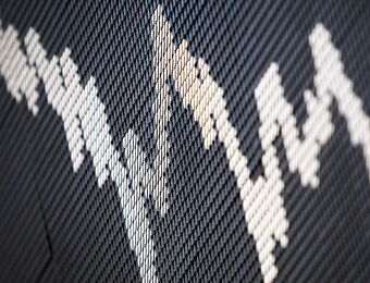 relates to Stock Markets Today: Oil rallies, yen rises, Samsung profit rebounds