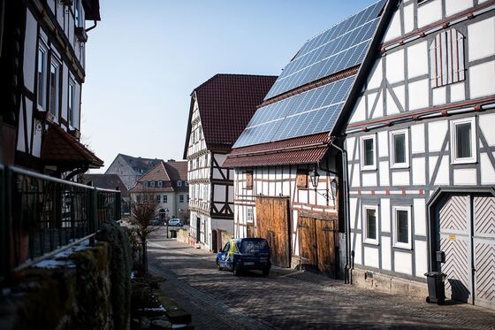 Germans’ Green Energy Resolve Faces Pain in Post-Election Winter
