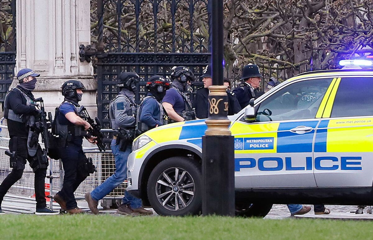 Attacker Kills Four Near U.K. Parliament Before Being Shot Dead - Bloomberg