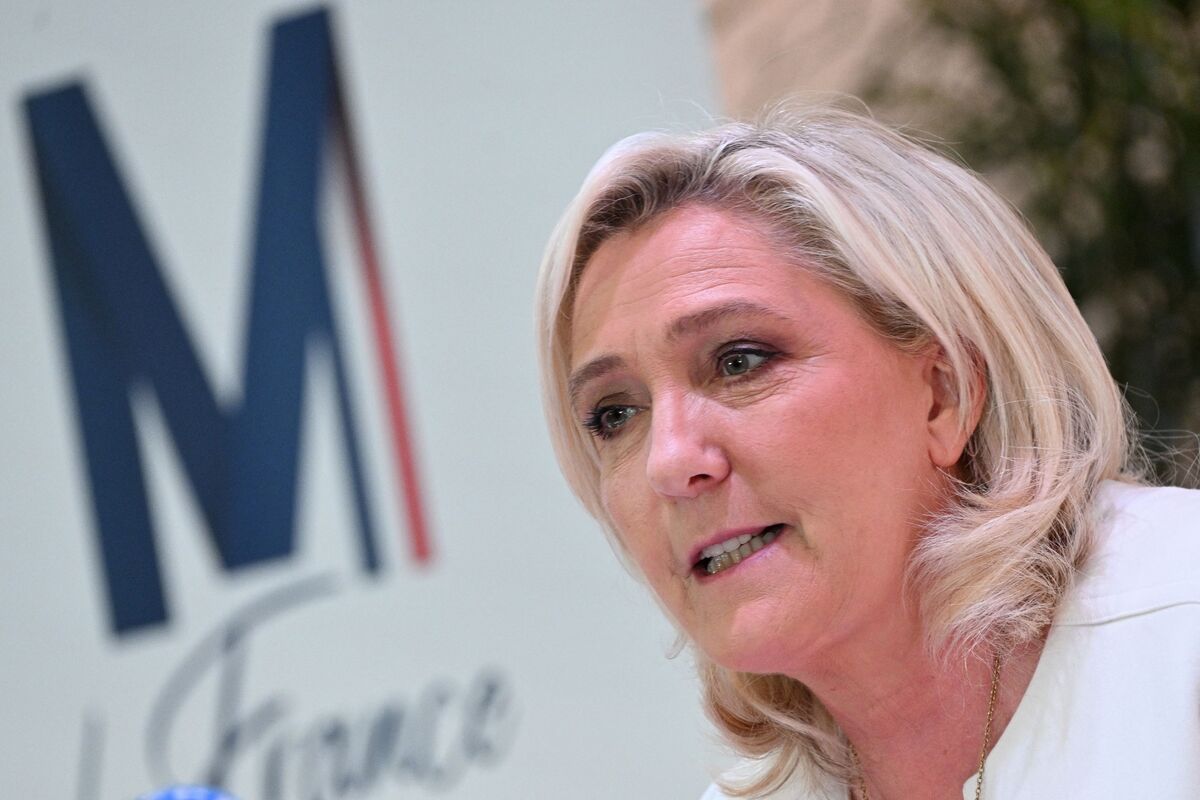 French Prosecutor Is Investigating Le Pen After EU Fraud Report - Bloomberg