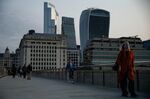 Commuters As U.K. Economy Surges In July But Clouds Gather Over Brexit
