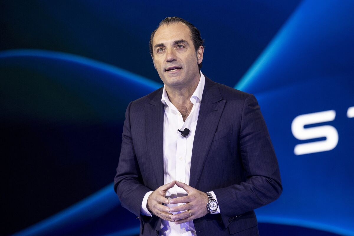 Stellantis CEO to Meet Italy Unions Amid Slow Europe Car Demand