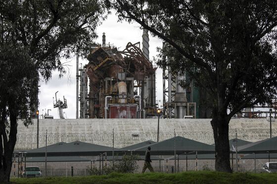 Glencore Unit Says Two People Dead in Oil-Refinery Explosion