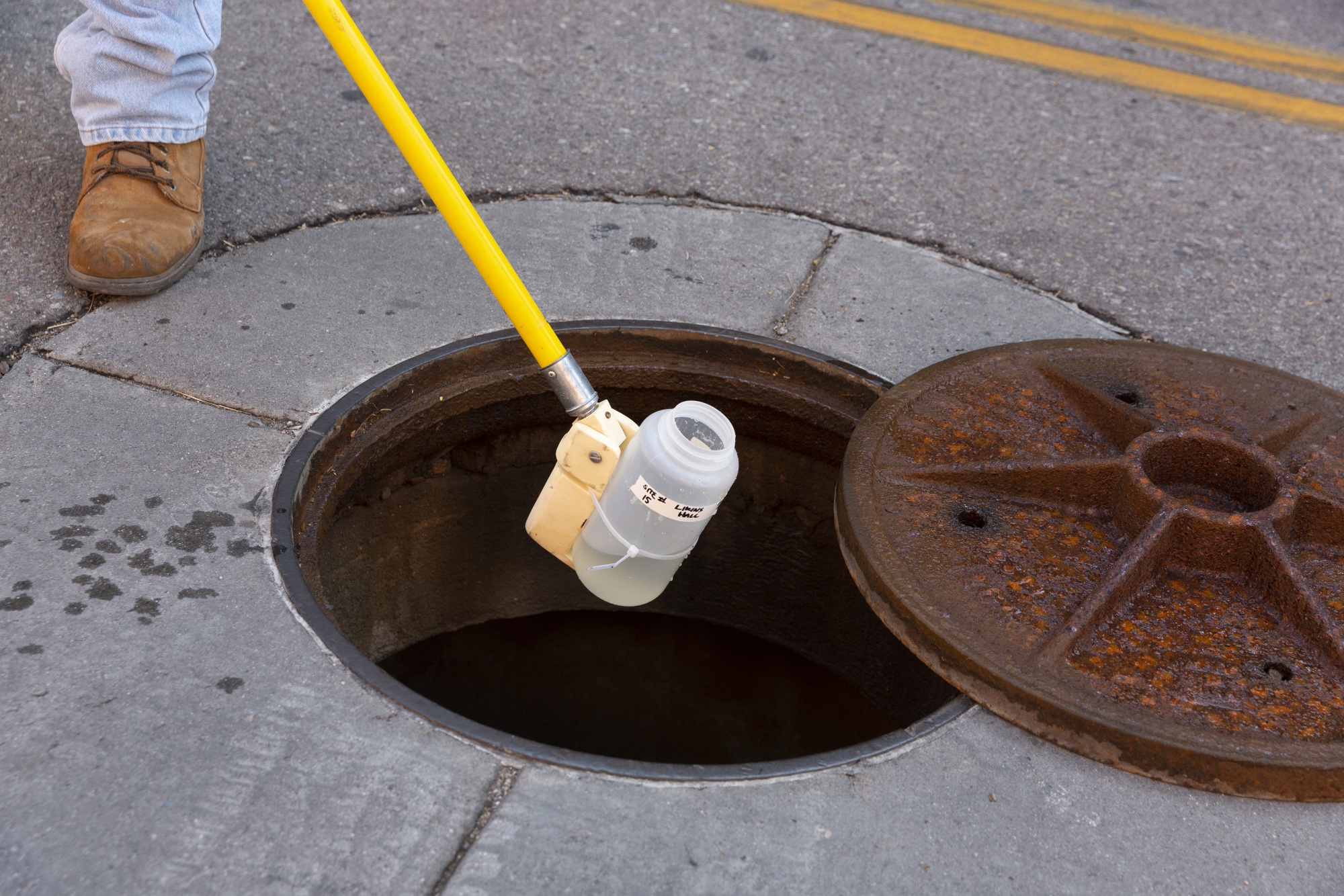 Украина ГАЗ кризис. Sewer Outlet 110. Open Manhole. Сточные воды тест