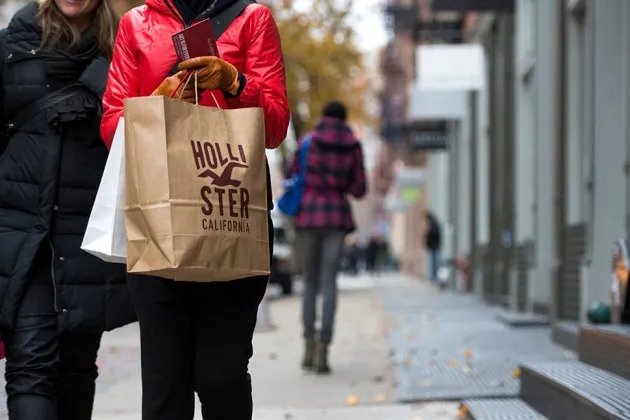People shopping in New York’s SoHo neighborhood