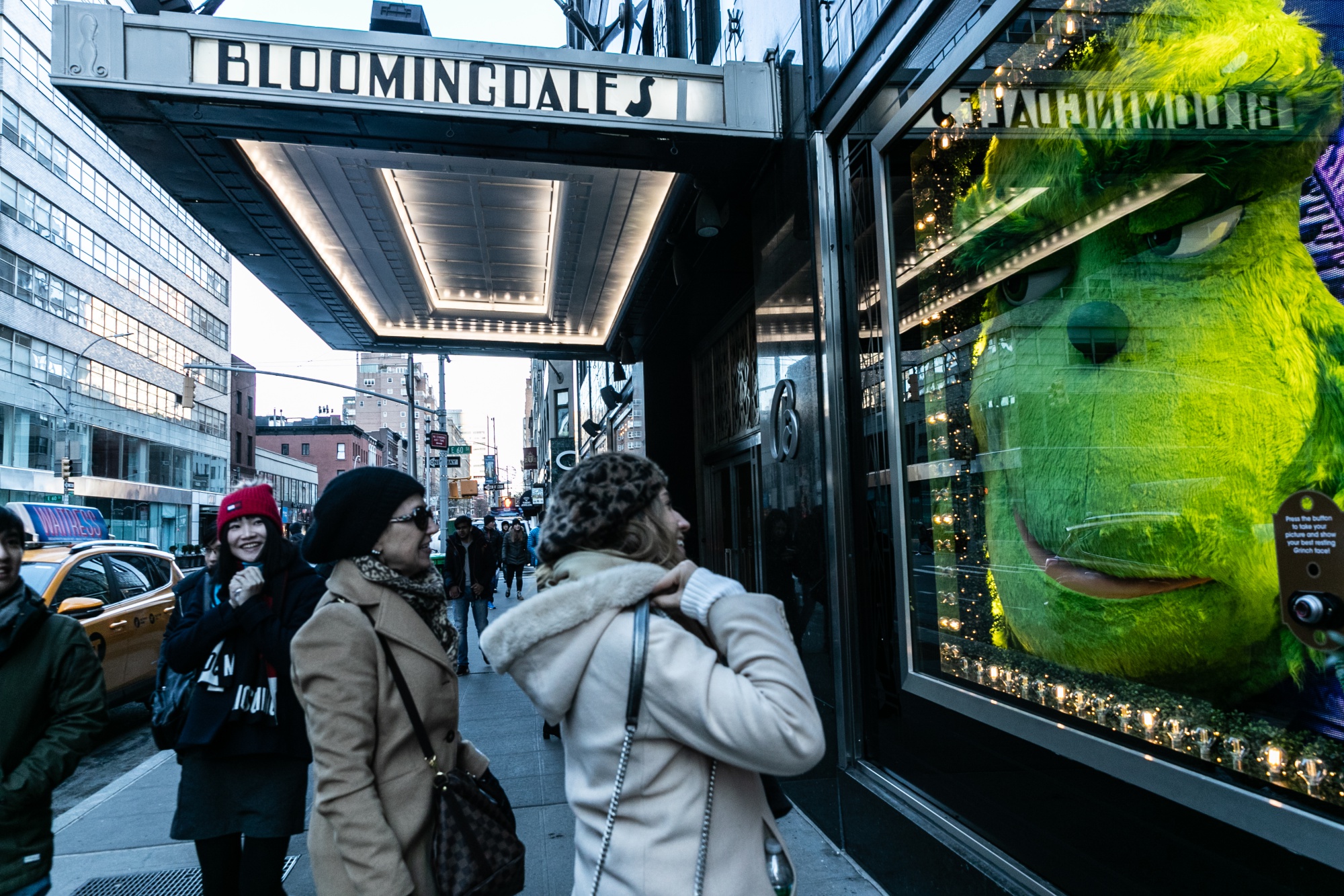 Manhattan's Extravagant Holiday Windows Aren't Just for Gawking - Bloomberg