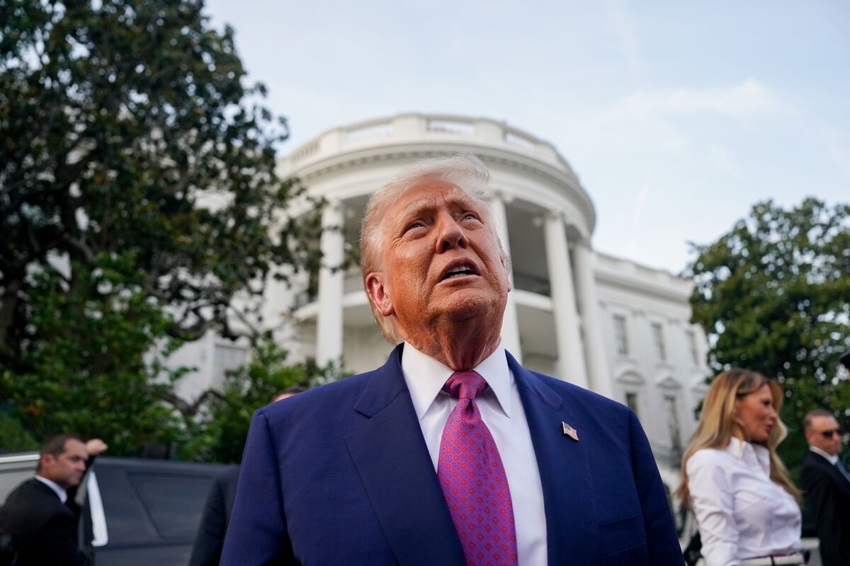 🟪"Donald Trump guadagna 57,7 milioni di dollari dalle vendite di token cripto: il successo della nuova iniziativa familiare"