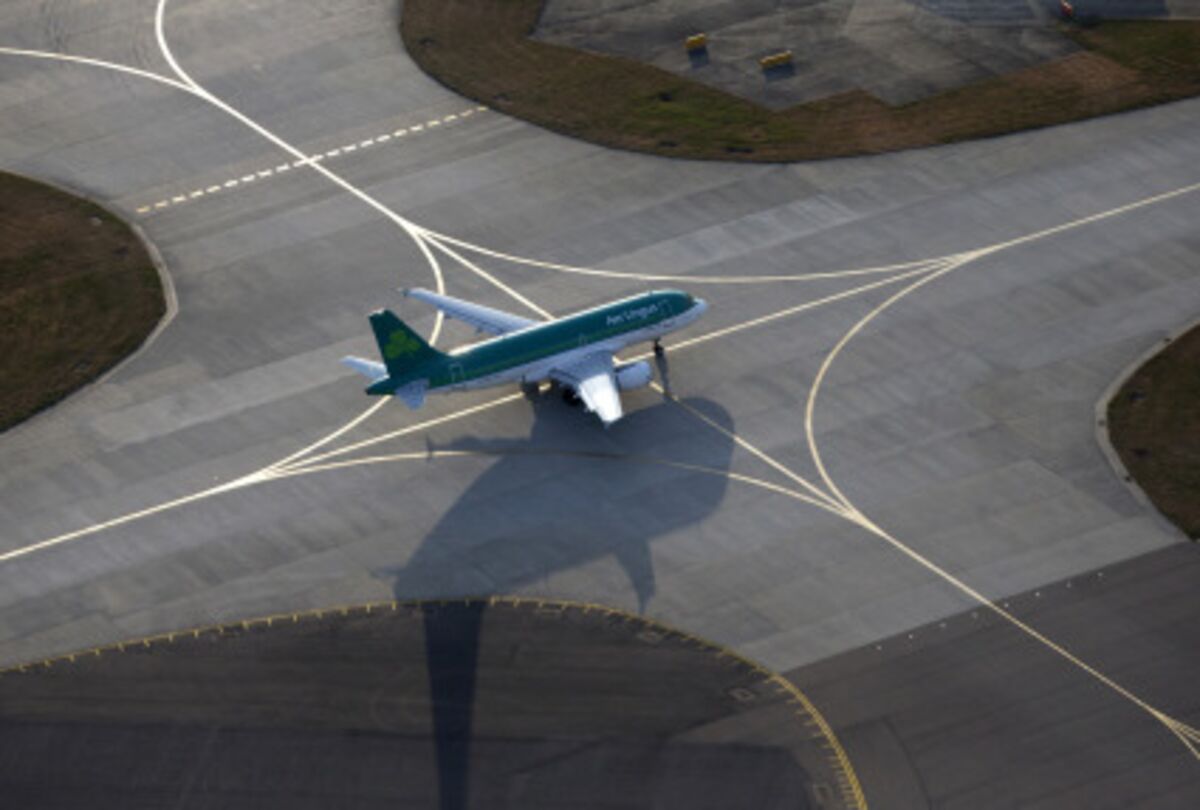 bloomberg.com - Kate Duffy - Aer Lingus Looks to Cut 500 Jobs As Airline Faces Rising Costs