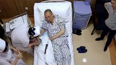 治療を受ける劉氏