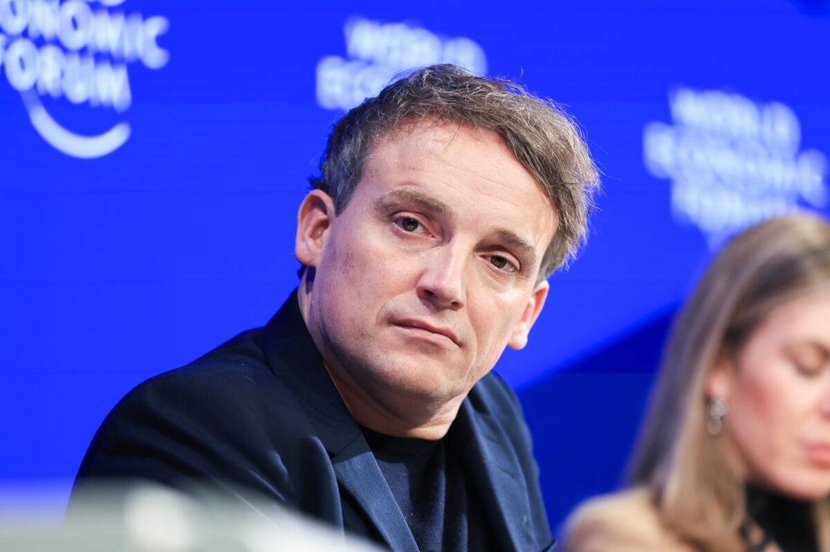 SAP Falls as Cloud Backlog Miss Sparks AI Competition Fears