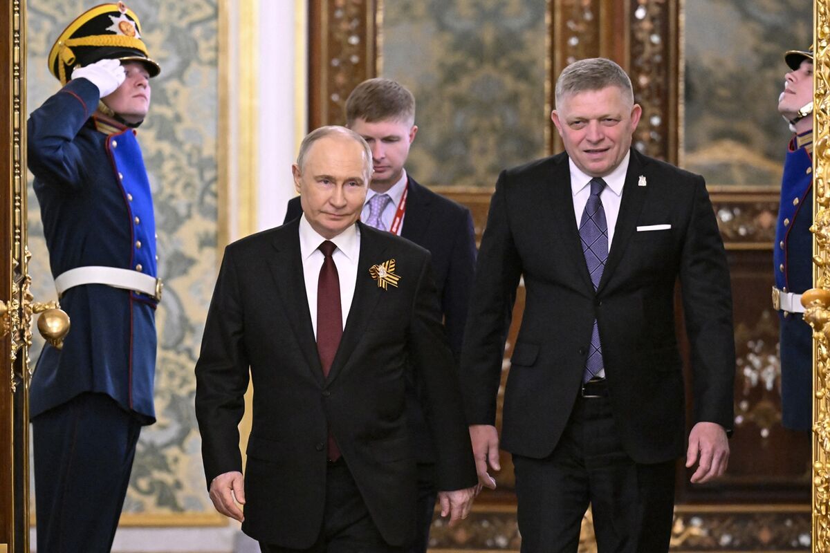 Keeping Promise to Putin, Slovak Premier Opens Rebuilt Cemetery