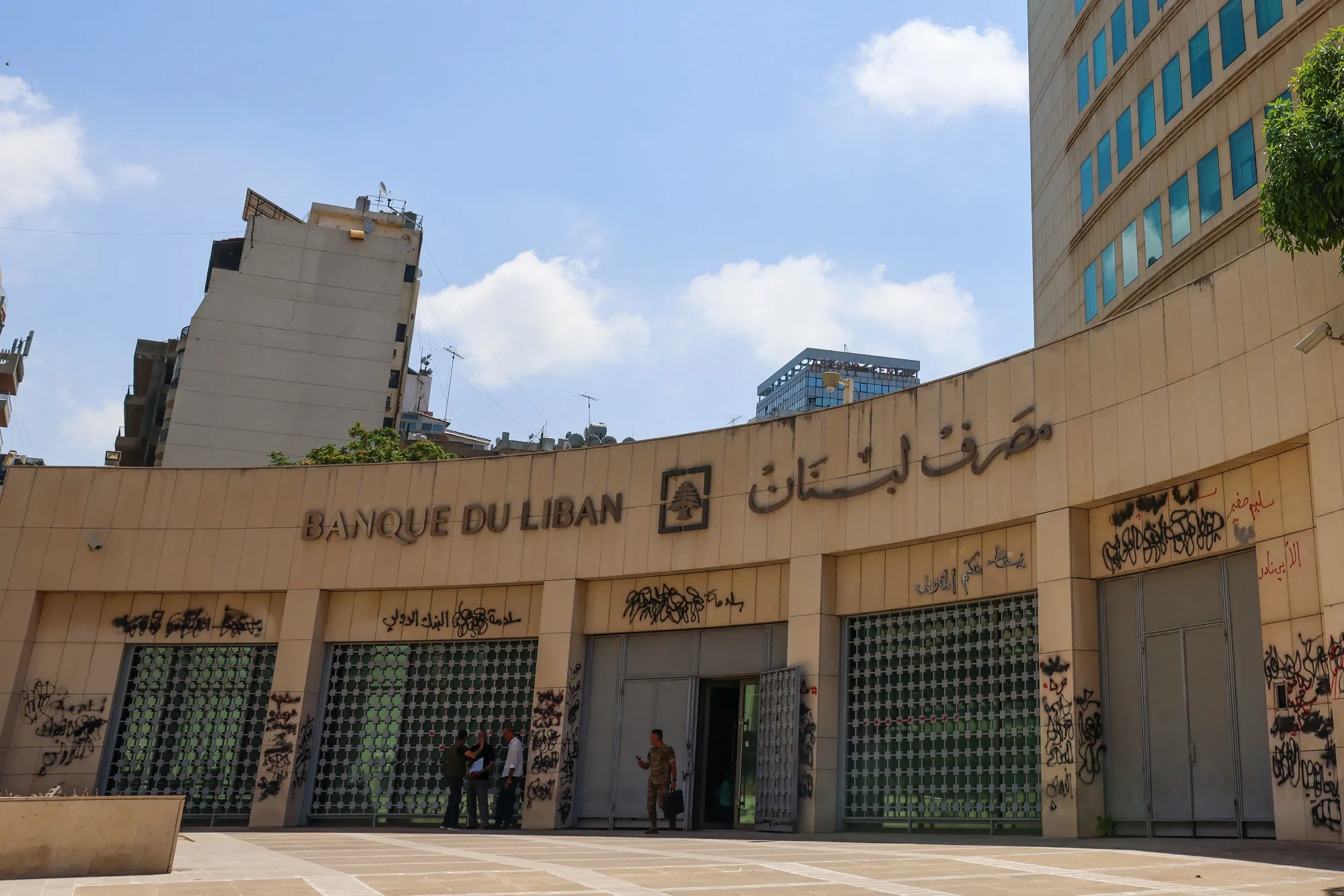 Lebanese Banks Seek Adviser for Potential Talks on $80B of Losses -  Bloomberg
