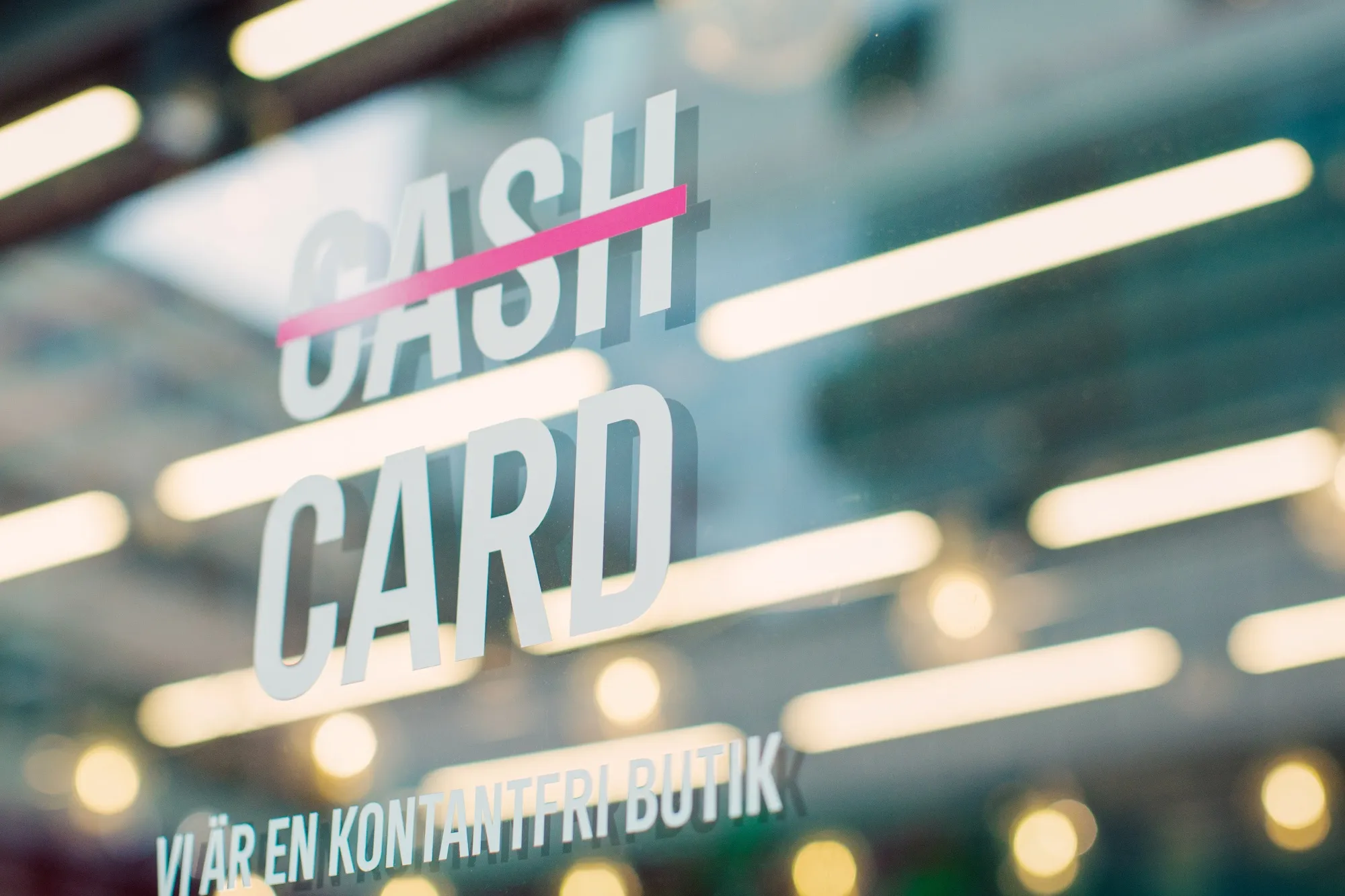 A sign for&nbsp;"we are a cashless shop" on a store in Stockholm.
