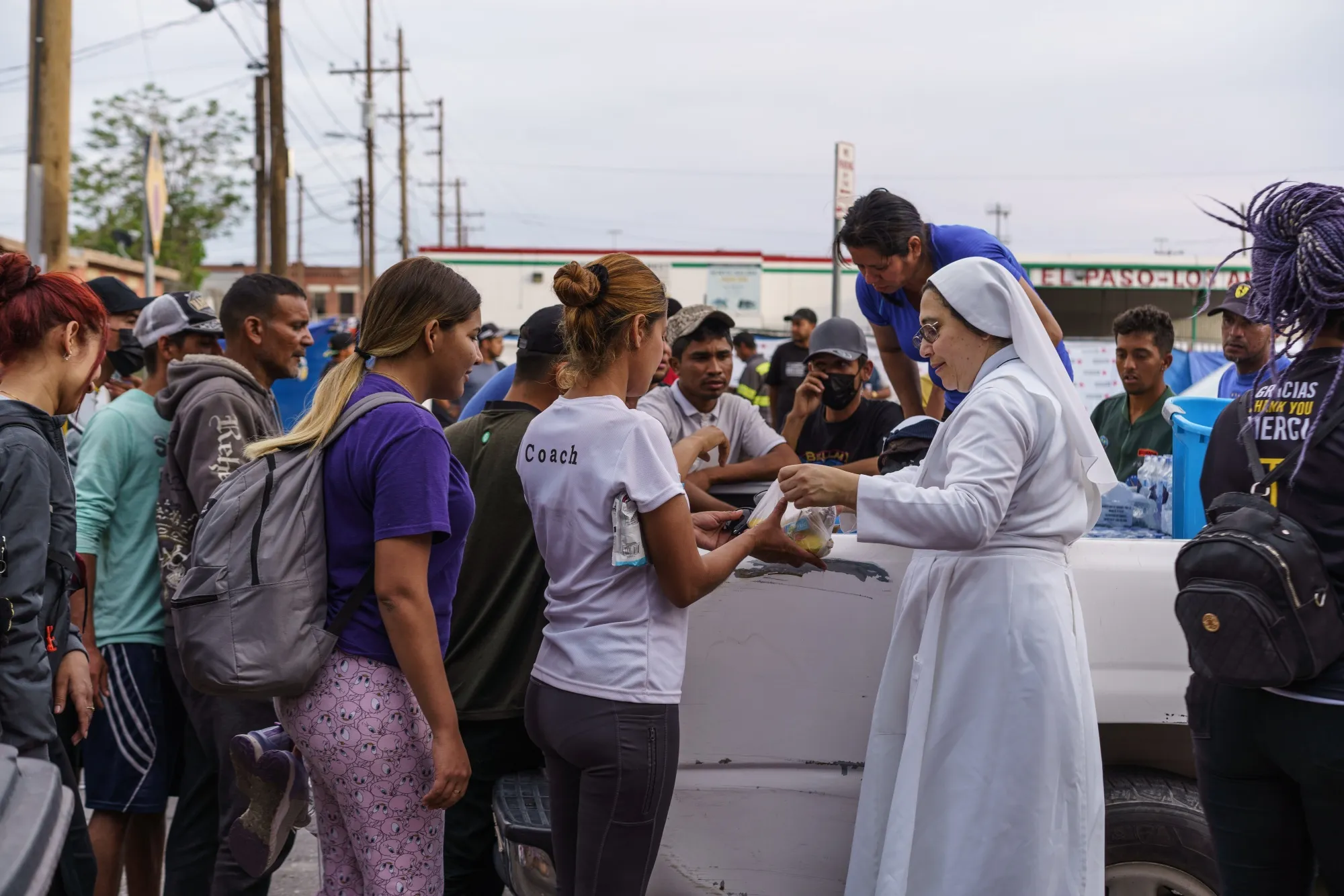 Migrants wait in line for donations outside of Sacred Heart Church in El Paso, Texas, US,&nbsp;May 3, 2023.&nbsp;