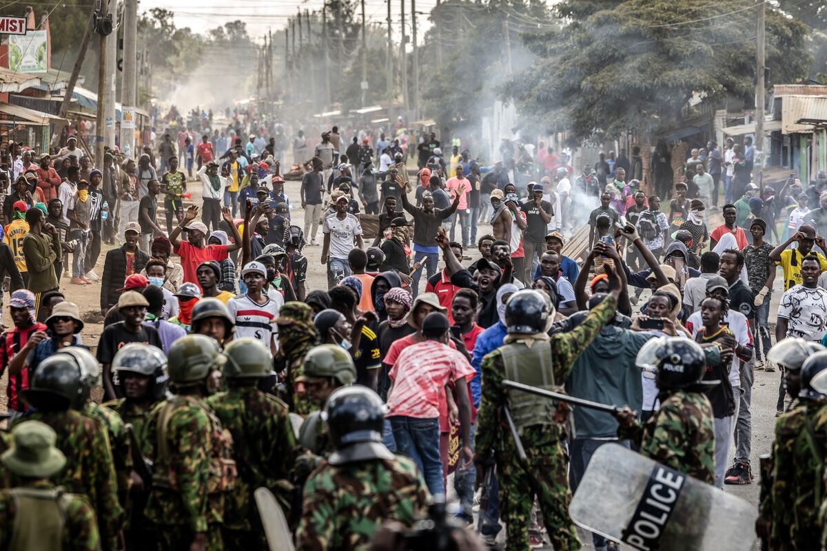 Kenyan Police Clash With Protesters Over US Ebola Facility