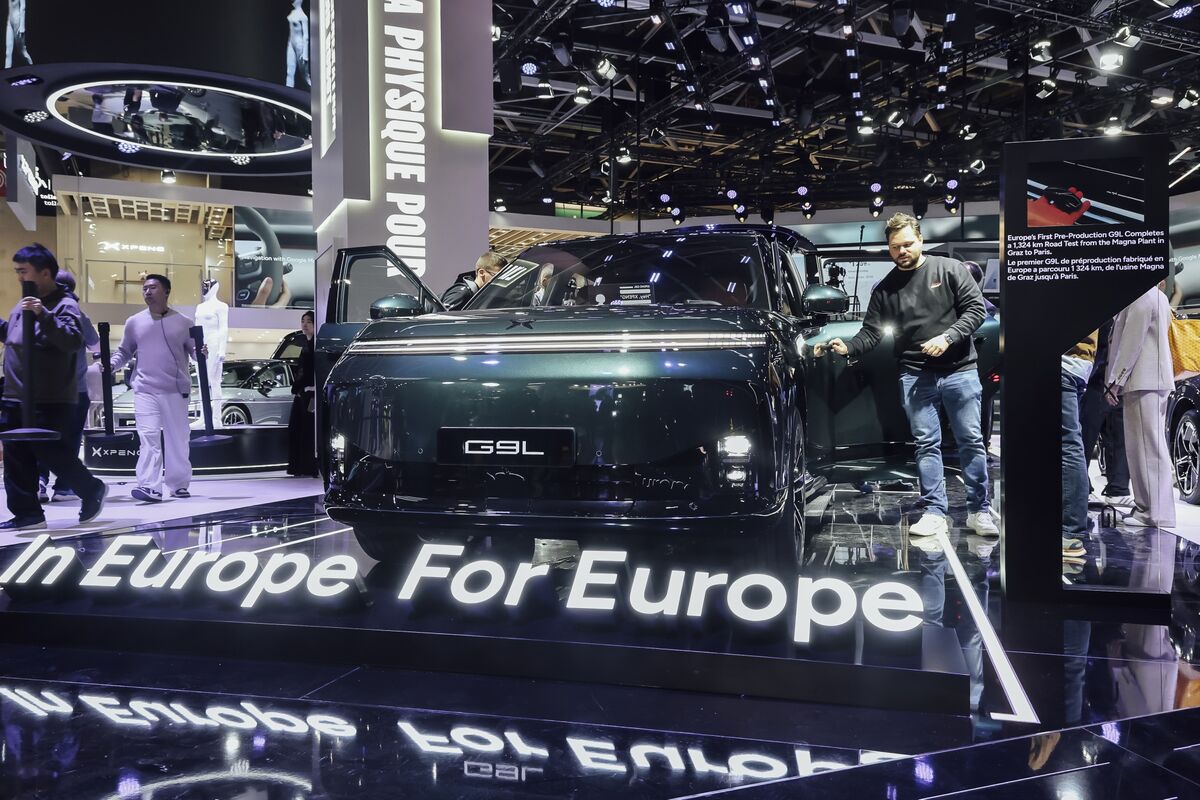 bloomberg.com - Chester Dawson - Legacy Carmakers Seen Losing Mass Market to Chinese Rivals