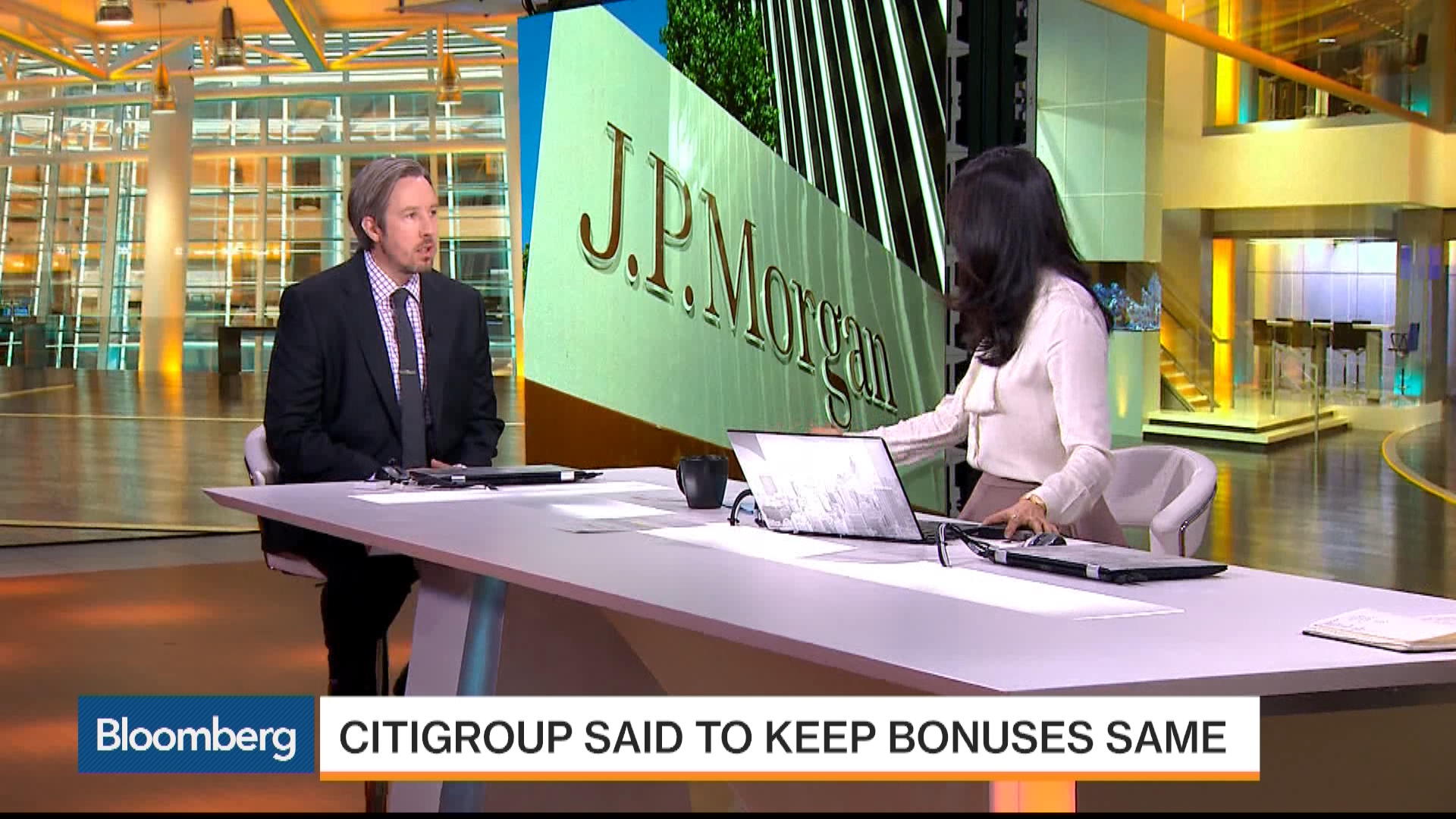 Watch Citigroup, JPM Take Flat Approach to Bank Bonuses Bloomberg
