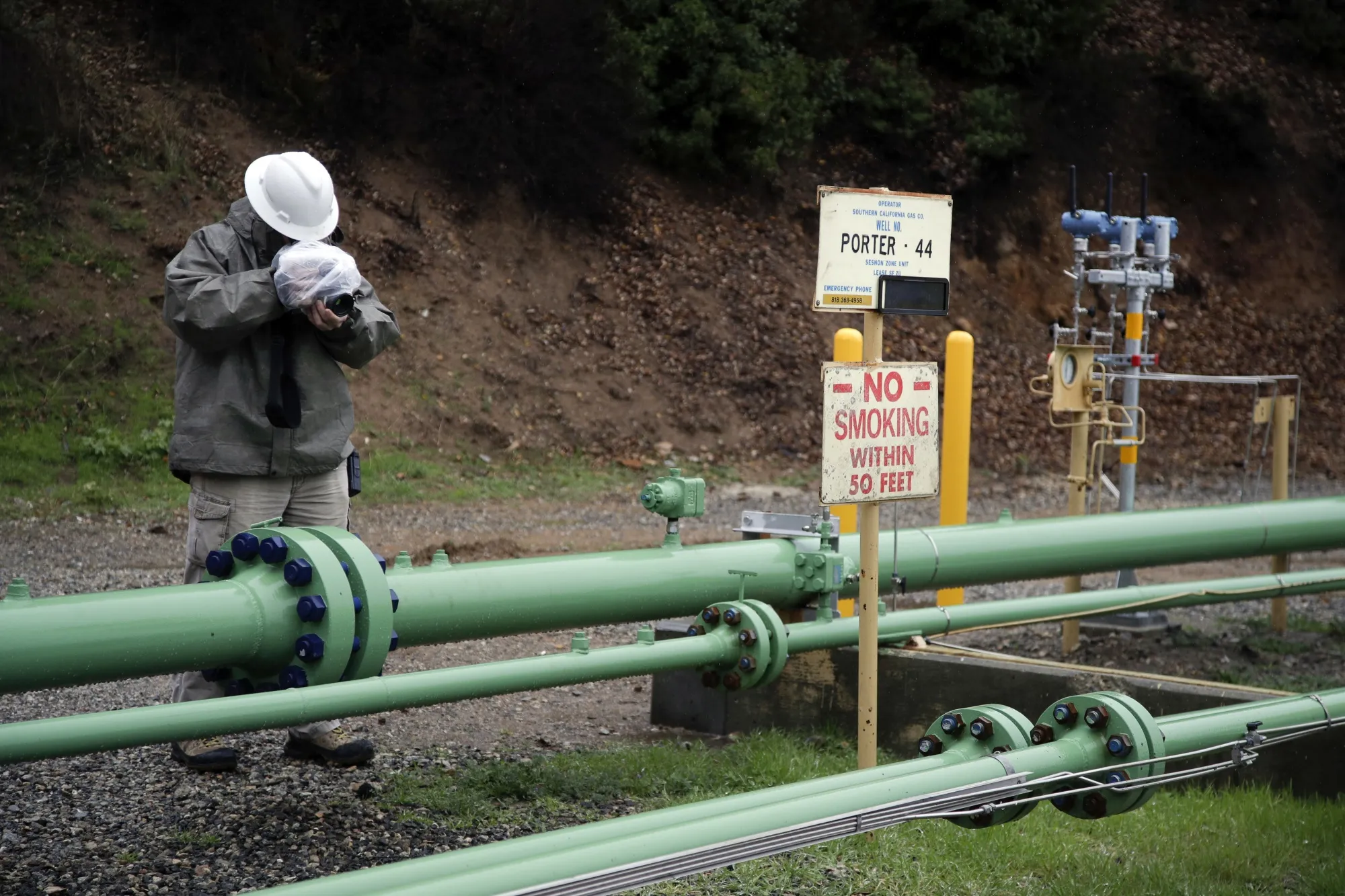 An employee uses an infrared camera to detect a gas leak at the Southern California Gas Company's Aliso Canyon storage facility near the Porter Ranch neighborhood of Los Angeles on Jan. 12, 2017.