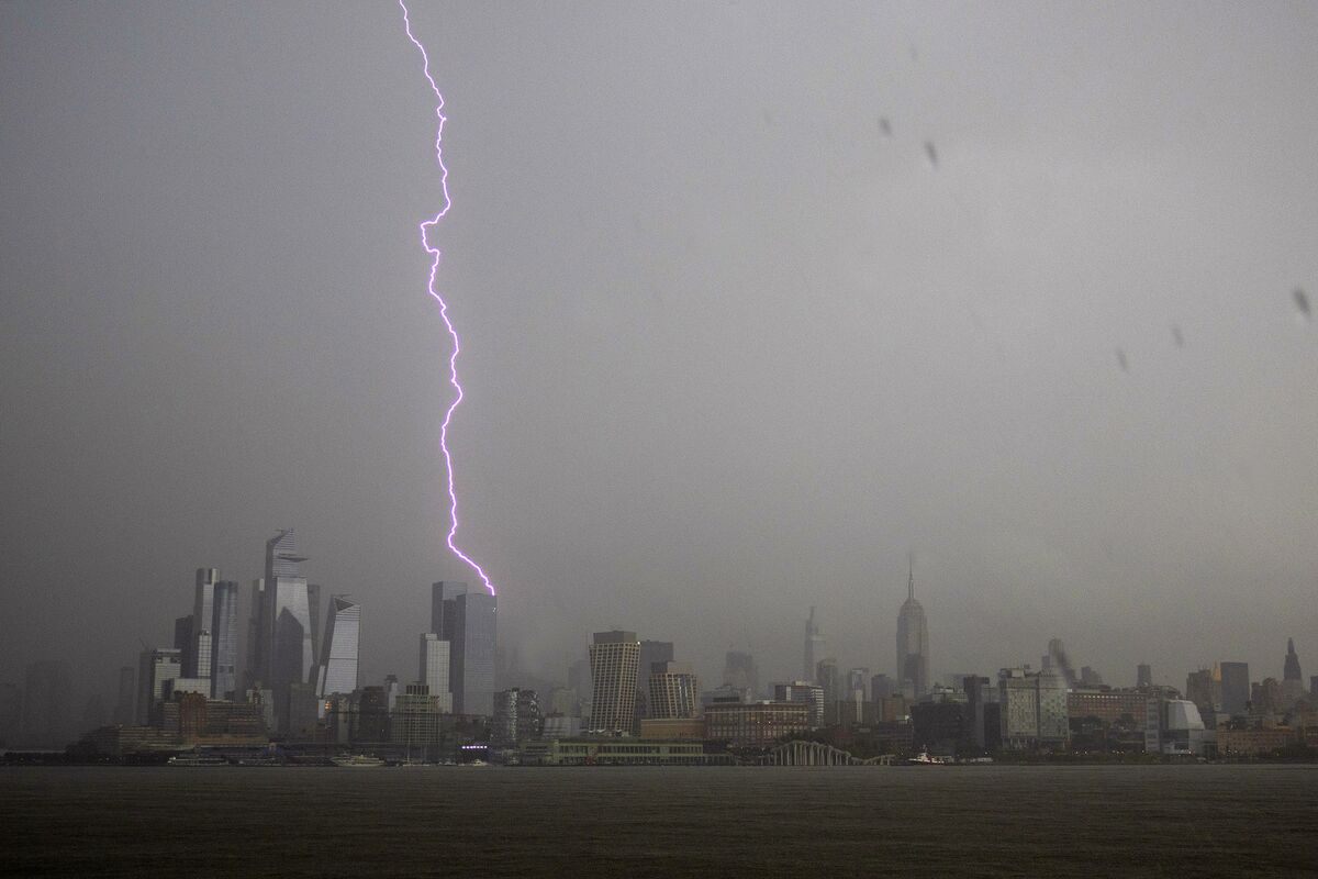 deadly-storms-across-us-northeast-bring-floods-tornado-alerts-bloomberg