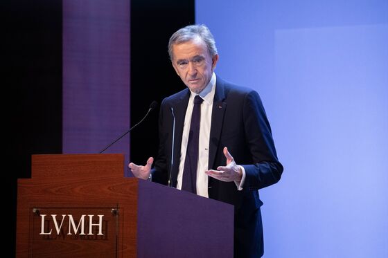 Billionaire Arnault Would Take Hit From Carrefour Stake Sale