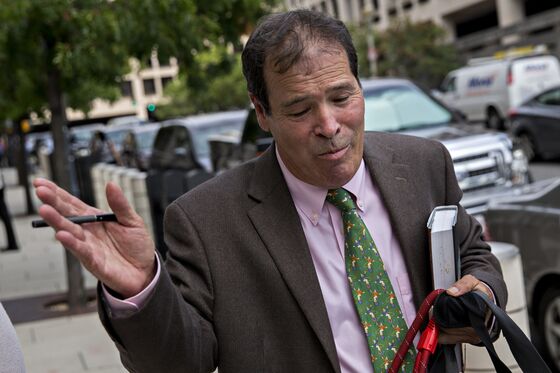 Roger Stone Frenemy Randy Credico Cuts Up — in Criminal Trial