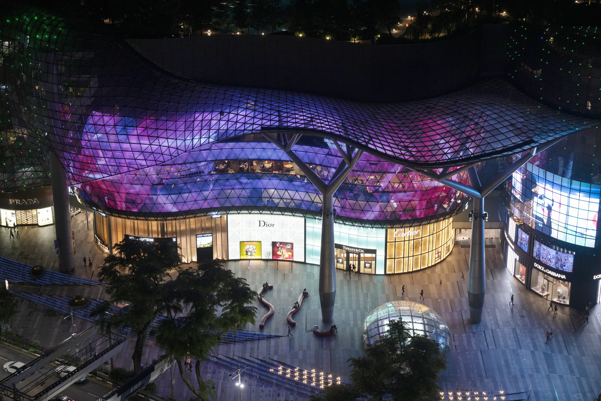 Vuitton to tap Chinese wealth with exclusive Shanghai store
