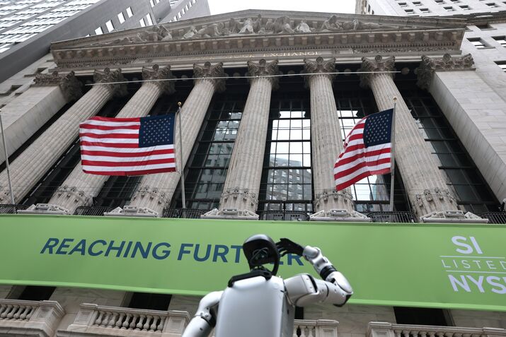 Dow Jones Industrial Average Closes Down Over 500 Points