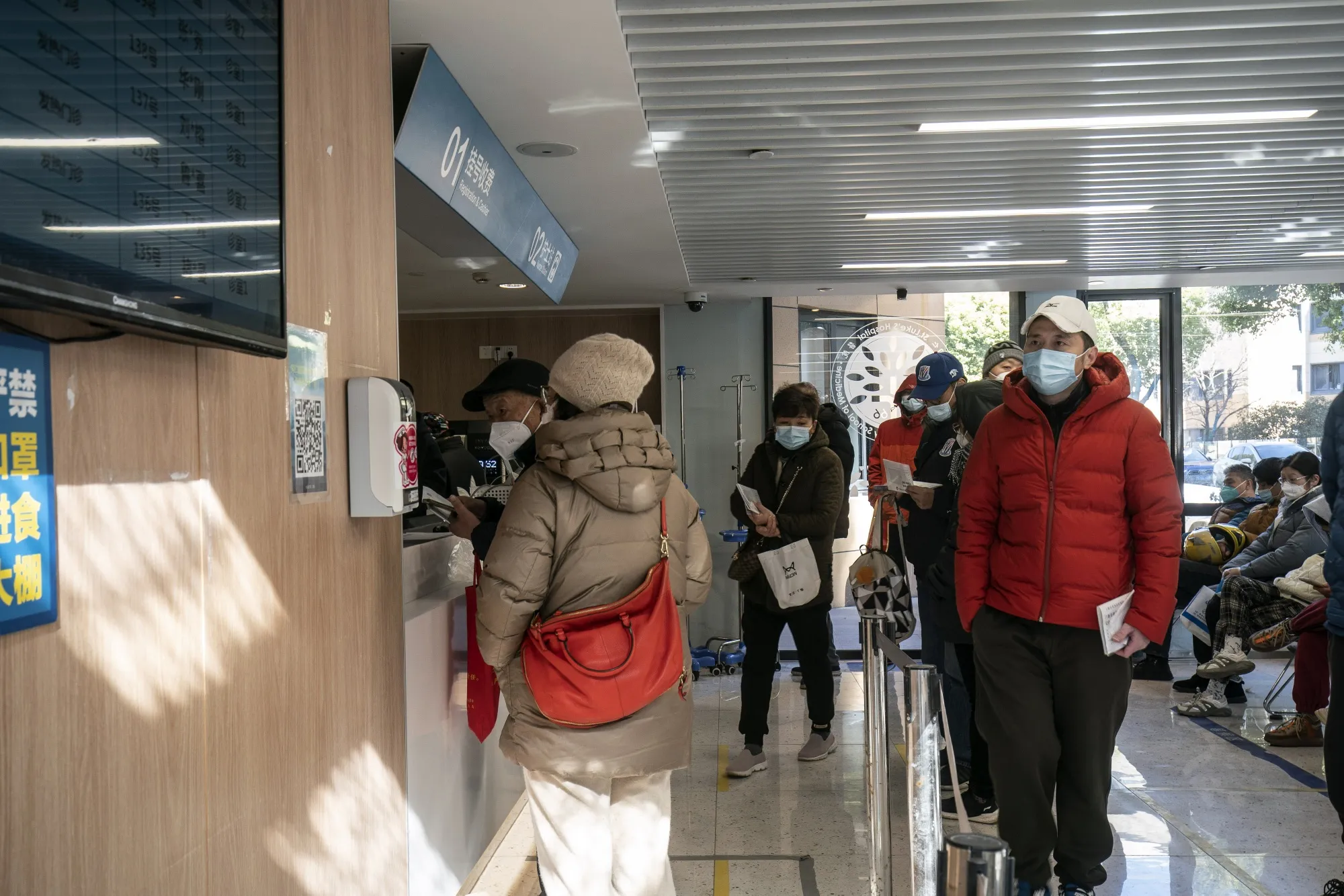 A fever clinic at a hospital in Shanghai. The medical community is exploring one of the pandemic’s enduring mysteries —&nbsp;why some people still haven’t gotten Covid.&nbsp;