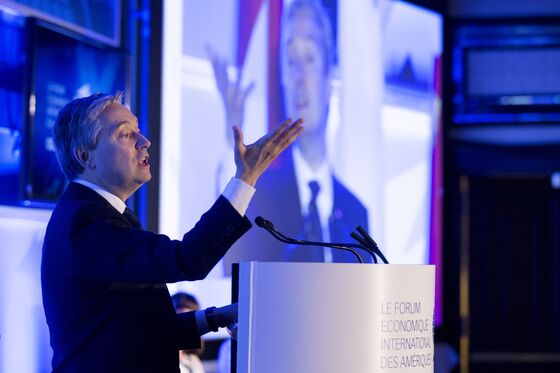 Rogers’s Shaw Bid Has ‘Serious’ Competition Issues, Canada Says