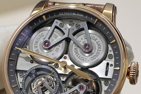 The two barrels work together to provide constant force to the escapement.