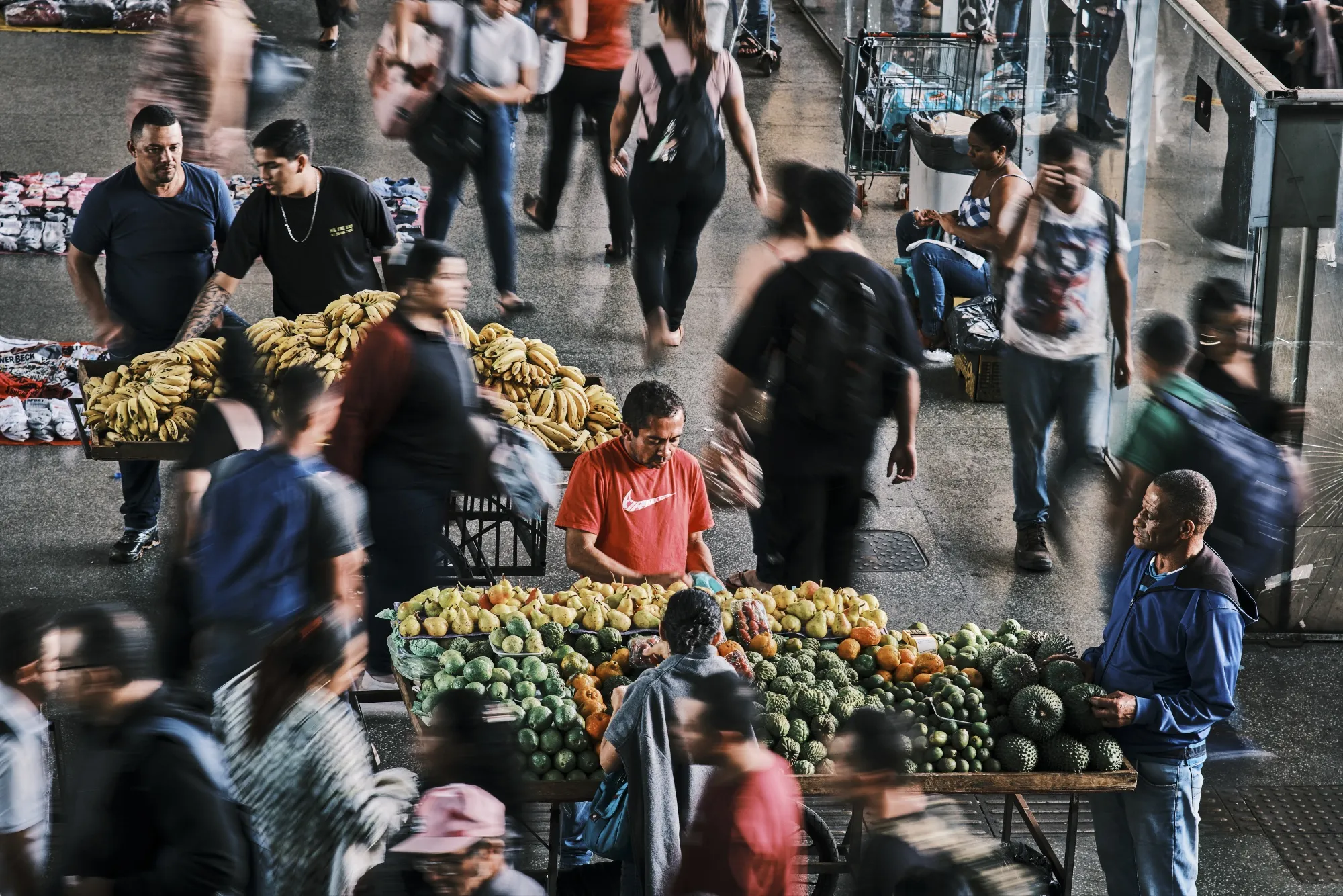 Commuters pass by fruit vendors at market&nbsp;in Brasilia.