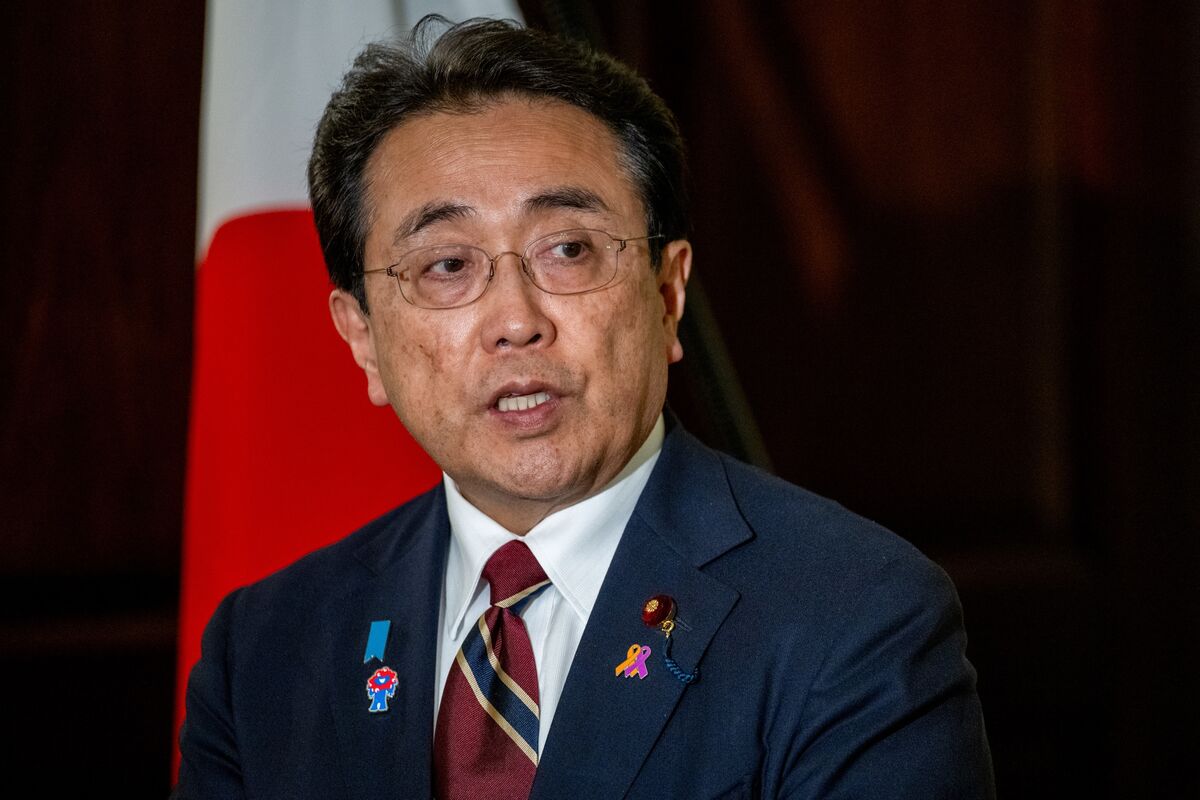 Trump’s $550 Billion Demand Won’t Weaken Yen, Akazawa Says