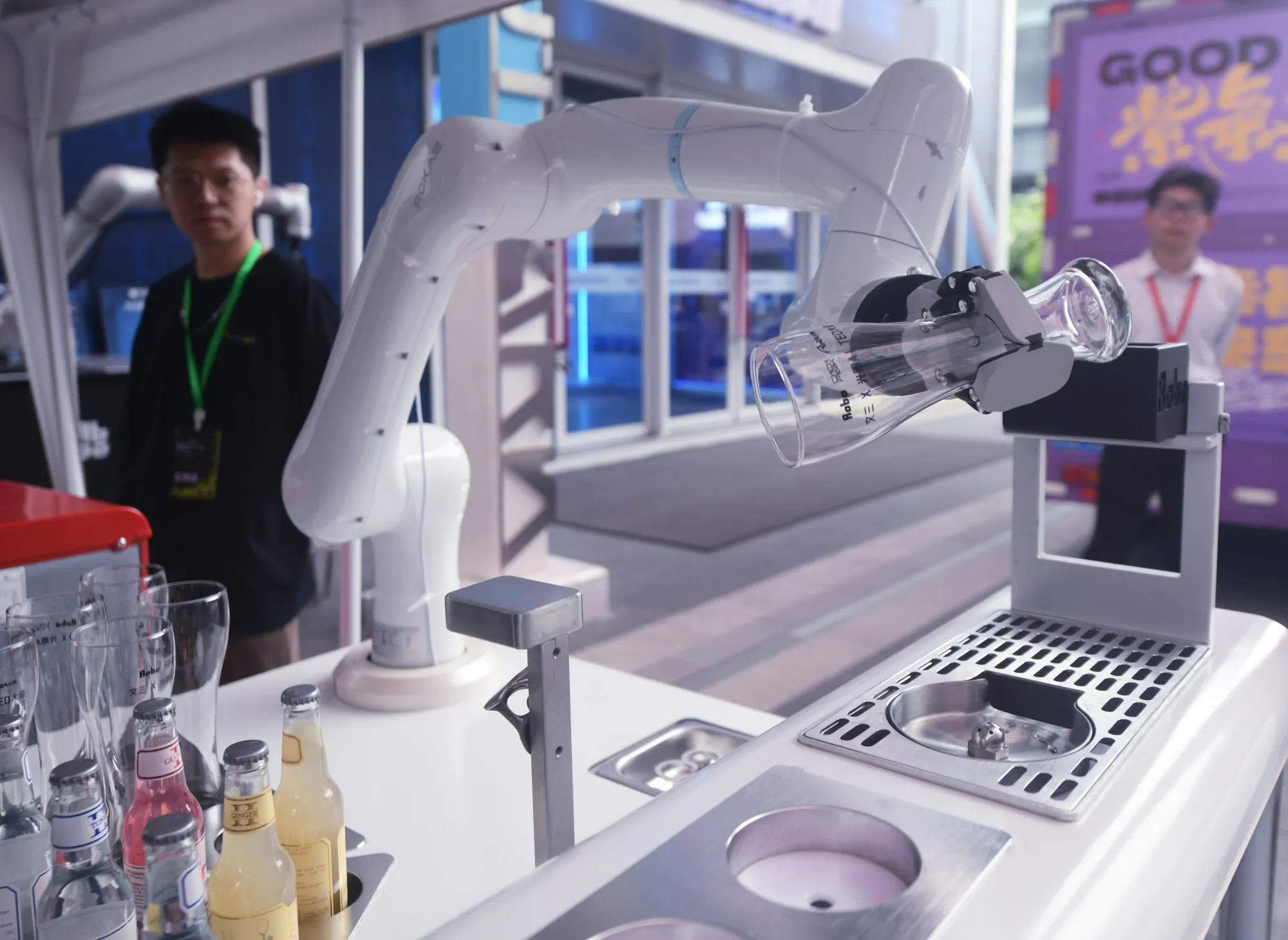 An AI cocktail-making robot prepare beverages for customers in Hangzhou, China