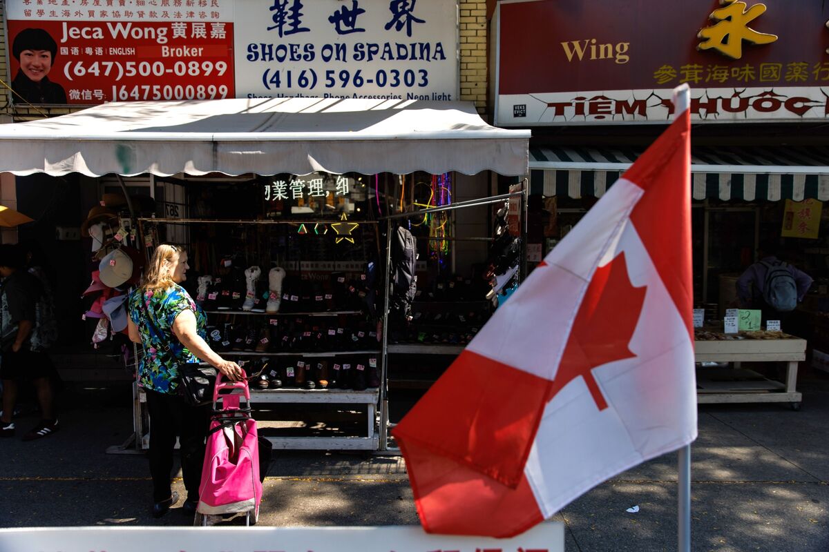 🟪"Inflazione in Canada: Diminuzione Record grazie all'Eliminazione della Tassa sul Carbonio e ai Prezzi del Petrolio"