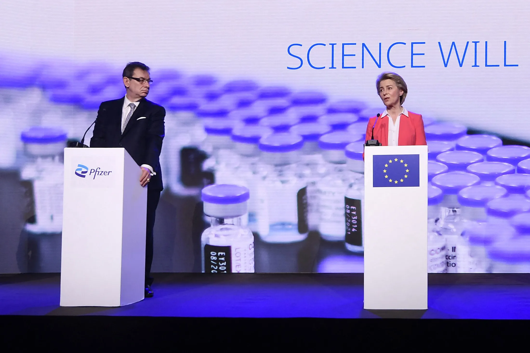 Albert Bourla, left, and Ursula von der Leyen in Puurs, Belgium, in 2021.