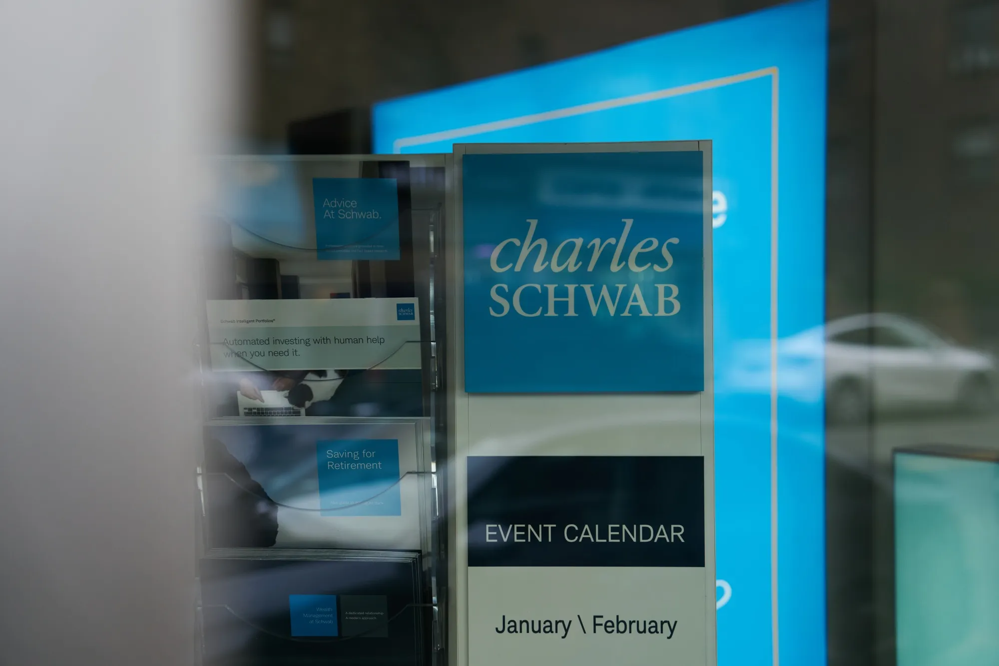 Charles Schwab (NYSE:SCHW) Top Investor Exits $1.4 Billion Stake, FT Says -  Bloomberg